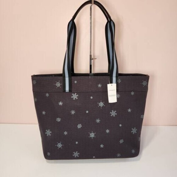 NWT Coach X Peanuts Tote 38 With Snoopy Ski Motif - Picture 3 of 4